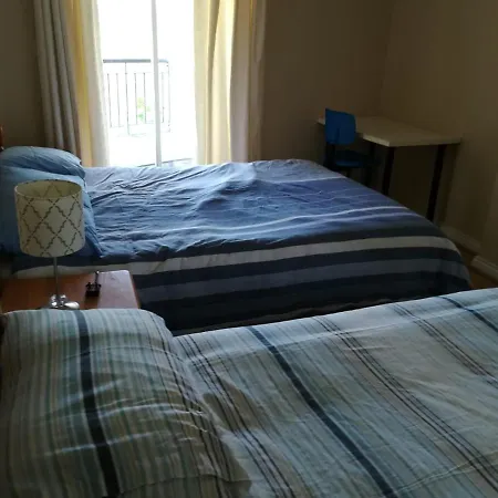 Spacious House In Castlegar גלוואיי