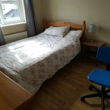 Spacious House In Castlegar بيت للعطل غالواي