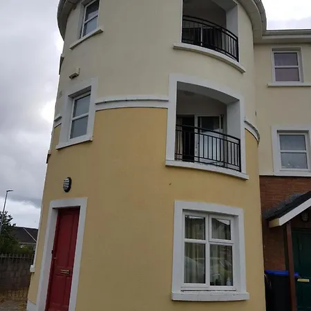 Spacious House In Castlegar بيت للعطل *