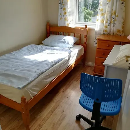 Spacious House In Castlegar * غالواي