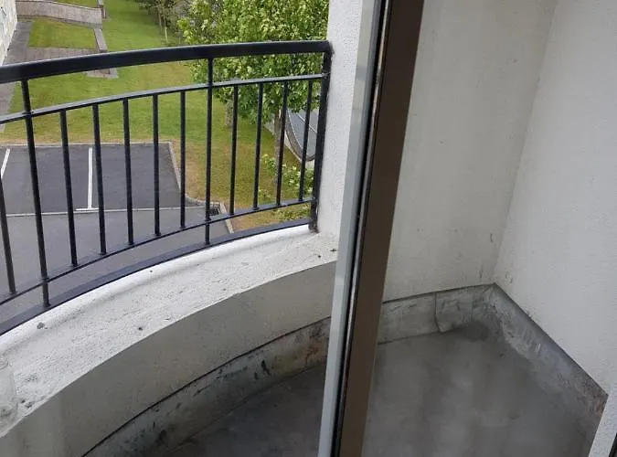 Semesterbostad Spacious House In Castlegar Galway